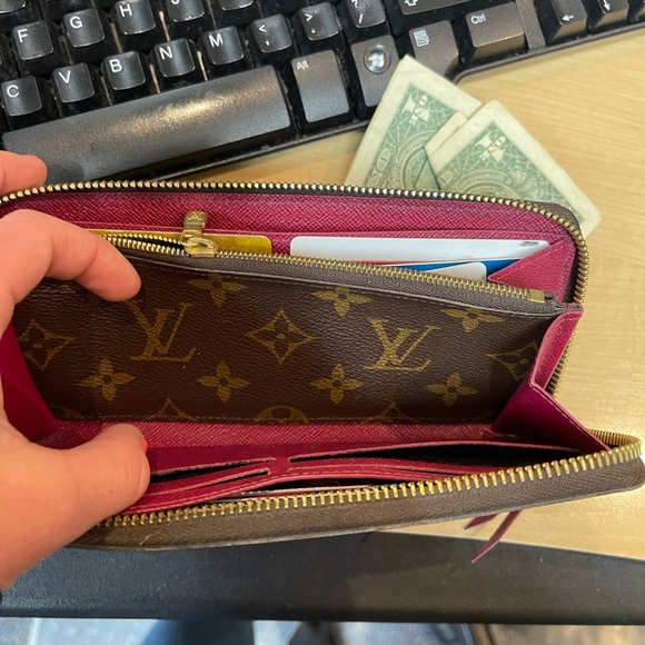 Louis Vuitton wallet AUTHENTIC - Picture 3 of 3